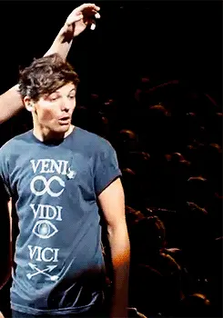 LOUIS GOT FLASHED