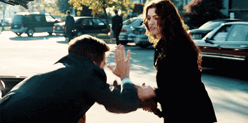 woman-hitting-guy-gif-anne-hathaway-jake-gyllenhaal-love-and-other-drugs